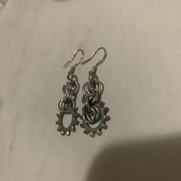 Steampunk Silver hook earrings with gears - Picture 2 of 3